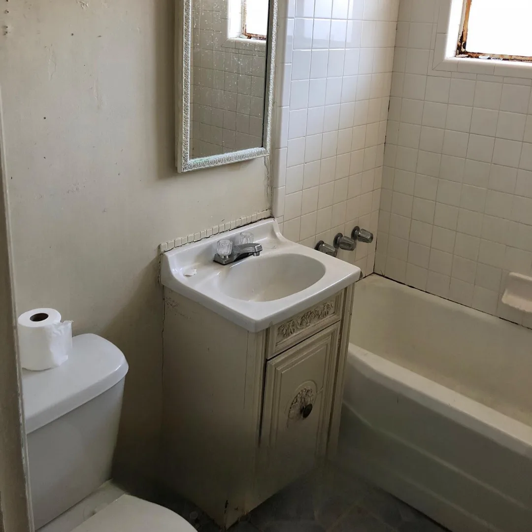 ADA compliant bathroom layout with measurements